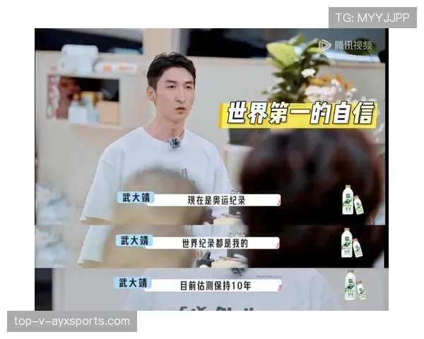 武大靖拎着塑料袋从地铁站出来，金牌得主的日常我看傻了
